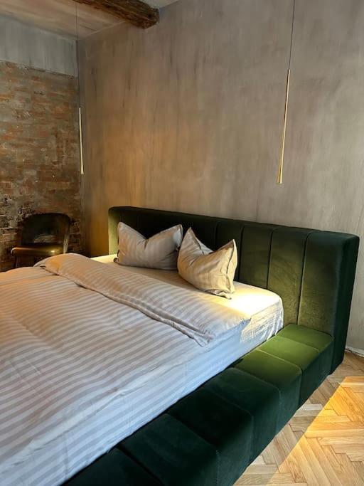 World Studio 9 Apartment Sibiu Bagian luar foto